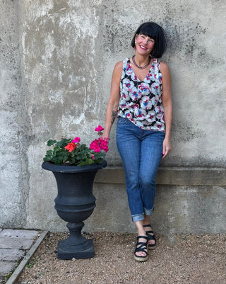 03/17/25-STL-Emily V Neck  Floral