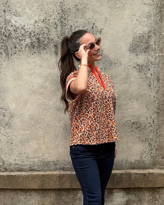 Leopard print short sleeve top in camel and orange - Annie Jack TX