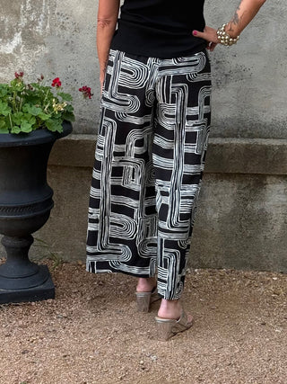 back view of geometric pant