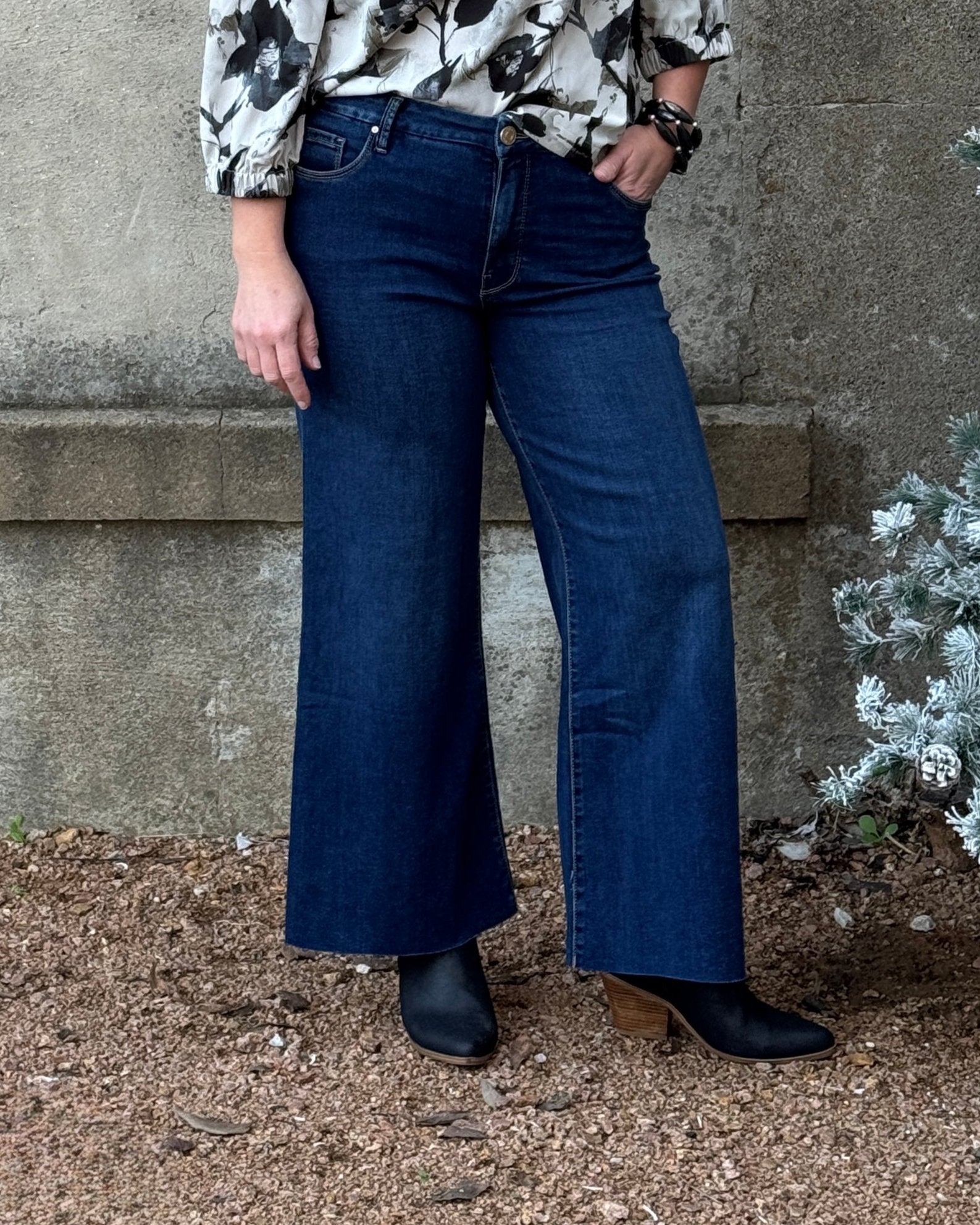 Meg High Rise  Wide Leg Jean - Annie Jack TX